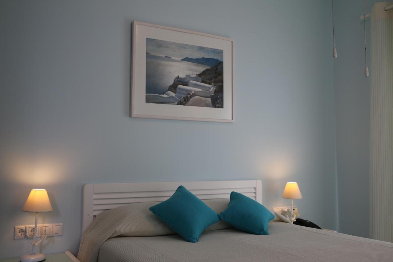 Spiros & Hiroko - Adults Only 2* Perissa (Santorini)